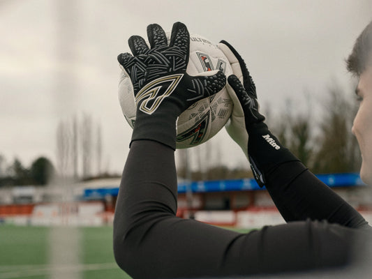 MITRE LAUNCHES NEW ULTIMATCH GOALKEEPING GLOVES